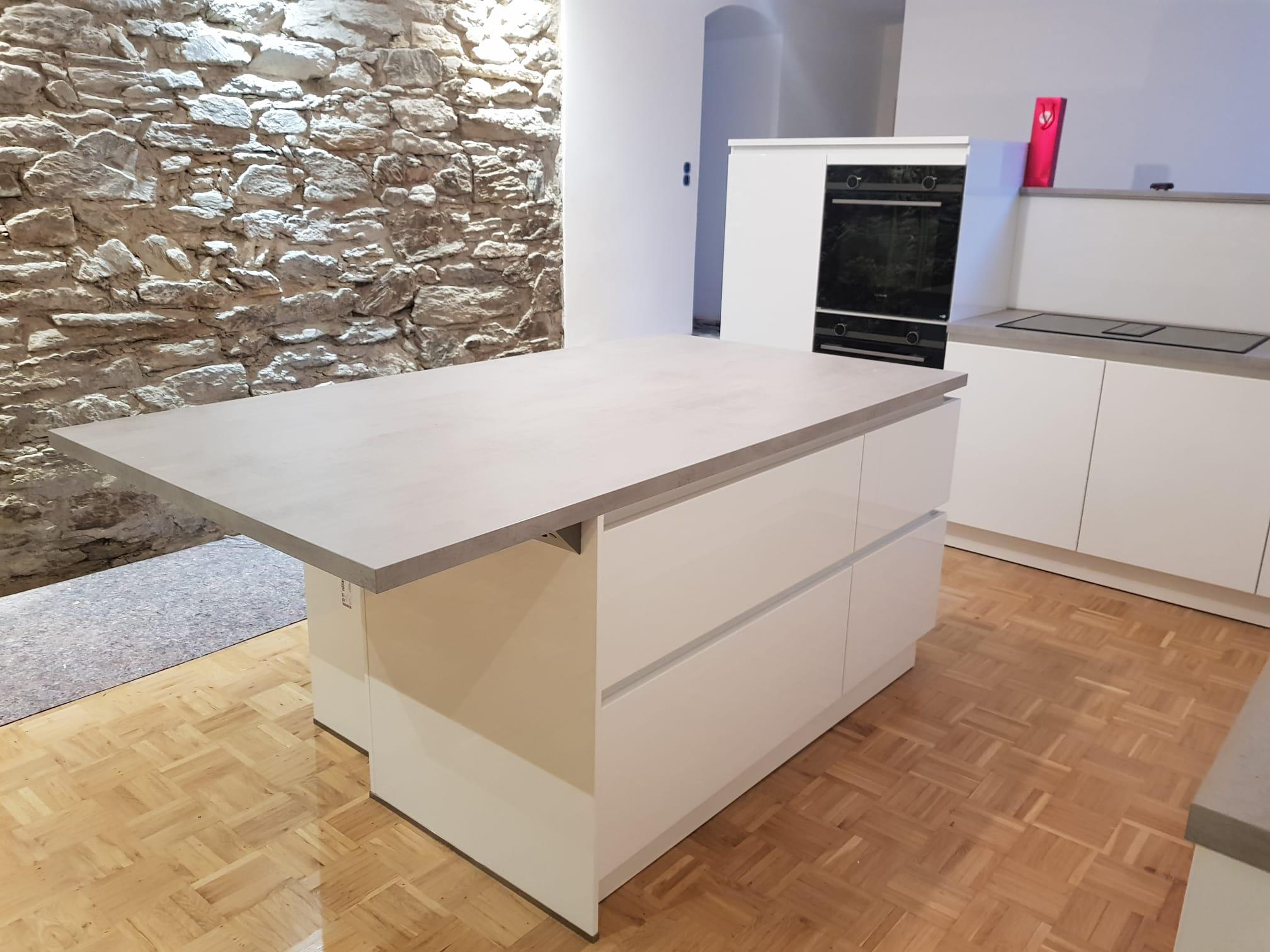 Bild 29 Insel Weiß Grifflos.JPG